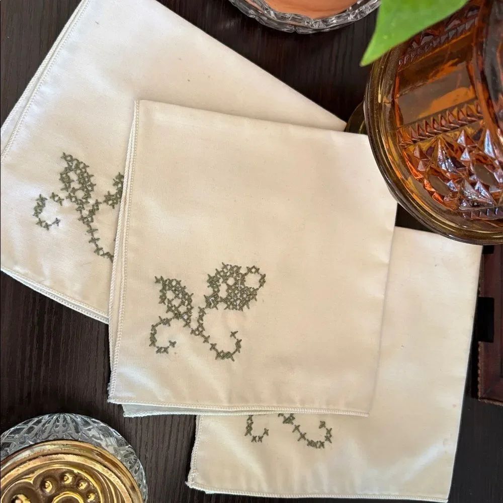 🎀 VINTAGE 🎀 Set of 3 Hand Embroidered White Hankies with Green Stitching